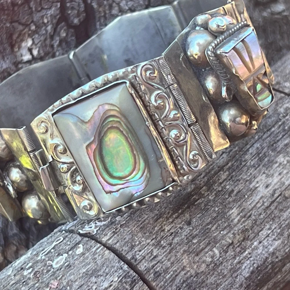 Taxco Sterling Silver and Iridescent Bracelet, Chunky, Marked 925. Nice Weight - Picture 4 of 14